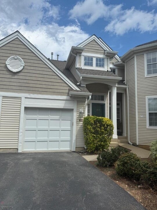 260 Bald Eagle Dr in Stewartsville, NJ - Building Photo