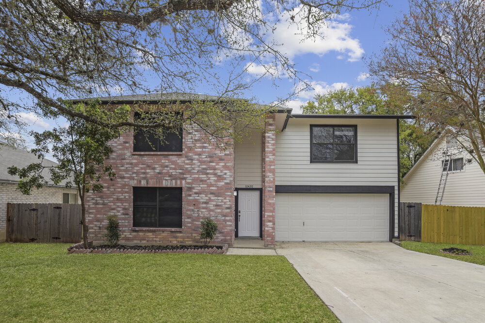 10420 Arbor Bluff in San Antonio, TX - Building Photo