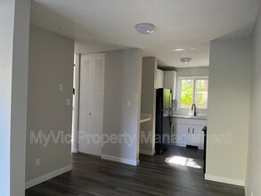 11734-11139 139 Ave NW in Edmonton, AB - Building Photo - Building Photo