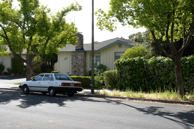 1691-1693 Lark Ave in Redwood City, CA - Building Photo - Building Photo