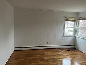 109 Pratt St in West Babylon, NY - Building Photo - Building Photo