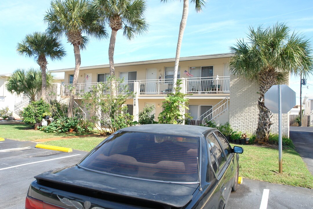 2418 Tulane Ave in Daytona Beach, FL - Foto de edificio