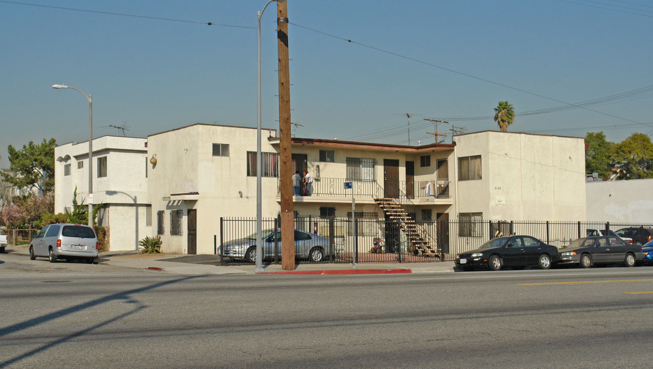 3129 Venice Blvd in Los Angeles, CA - Building Photo