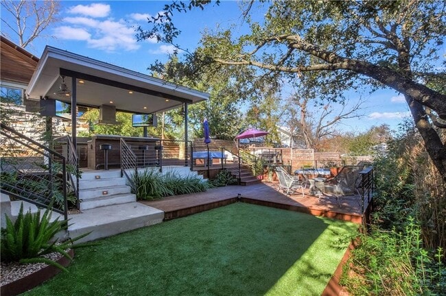 property at 1802 W 10th St