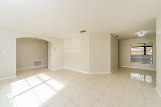 2315 Bay Leaf Dr in Orlando, FL - Foto de edificio - Building Photo