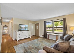 9457 Saratoga Ln N in Maple Grove, MN - Building Photo - Building Photo