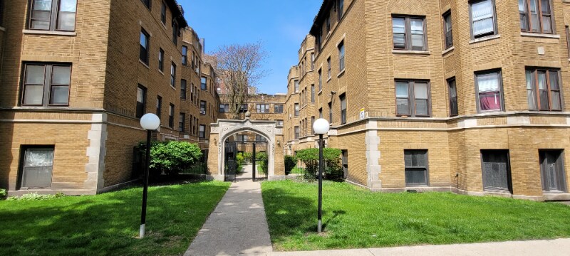 6926 S Oglesby Ave in Chicago, IL - Building Photo