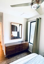 1905 Holly St, Unit B in Austin, TX - Building Photo - Building Photo