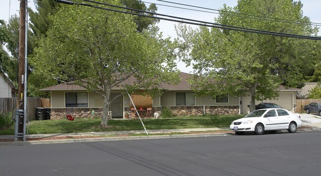 1398 Washington Blvd in Concord, CA - Foto de edificio - Building Photo