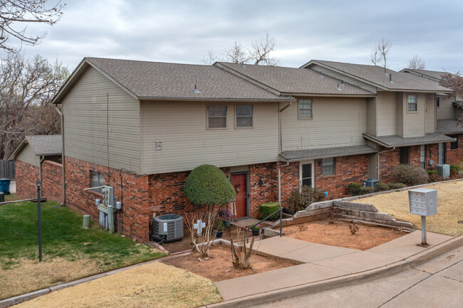 1404 Hunters Ridge Rd in Edmond, OK - Building Photo - Building Photo