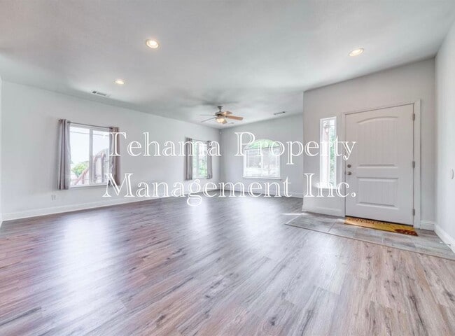 400 James Ct in Red Bluff, CA - Building Photo - Building Photo