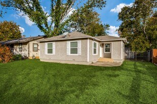 723 Glen Rhea Dr in Lake Dallas, TX - Building Photo