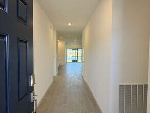 8205 Horsebit Cir in Jacksonville, FL - Building Photo - Building Photo