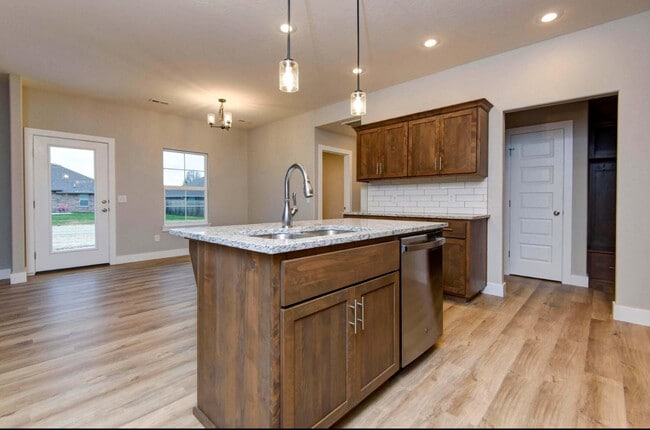 698 Glenwood Ave in Republic, MO - Building Photo - Building Photo