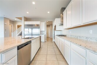 779 Glistening Lgt Ct in Henderson, NV - Building Photo - Building Photo