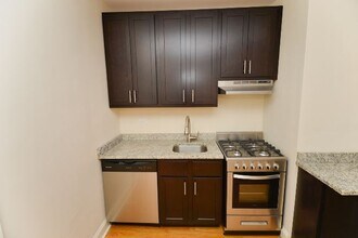 618 W Patterson Ave, Unit 902 in Chicago, IL - Building Photo - Building Photo