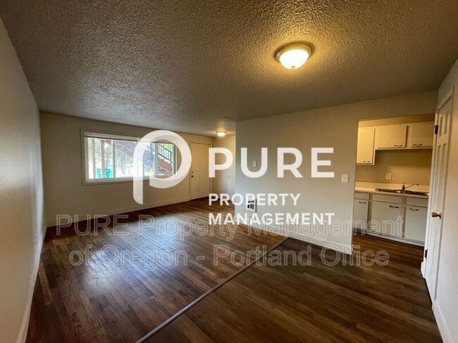 18411 E Burnside St in Portland, OR - Building Photo - Building Photo