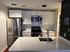2702 Lighthouse Pt E, Unit 631 in Baltimore, MD - Building Photo - Building Photo