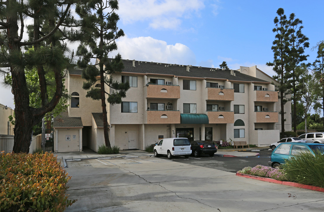 Town Centre Manor in Chula Vista, CA - Building Photo