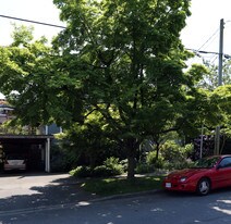 2214 W 5th Ave in Vancouver, BC - Building Photo