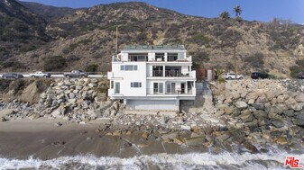 19562 Pacific Coast Hwy in Malibu, CA - Building Photo