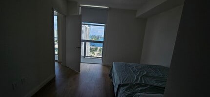 60 NE 14th St in Miami, FL - Foto de edificio - Building Photo