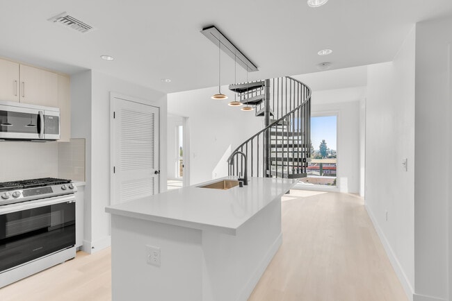 Begonia Place in Temple City, CA - Foto de edificio - Interior Photo