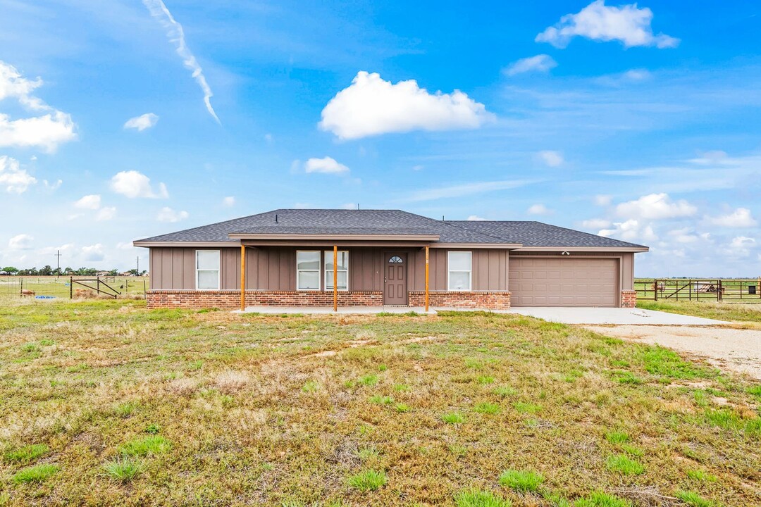 306 F M 789 in Slaton, TX - Building Photo