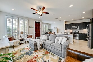 6814 E Riverside Dr in Austin, TX - Building Photo - Building Photo