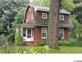 5 Drumore Cres in East Rochester, NY - Building Photo