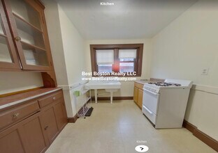 22 W Wyoming Ave in Melrose, MA - Building Photo - Building Photo