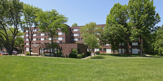 Longwood Apartments in Columbia, MD - Building Photo - Building Photo