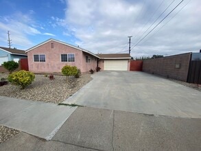 10022 St Michael Cir in Cypress, CA - Building Photo - Building Photo