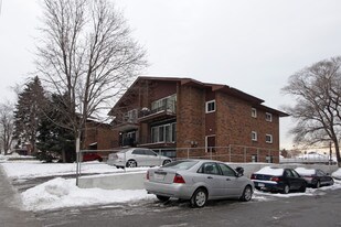 687-689 Ellesmere Rd in Toronto, ON - Building Photo