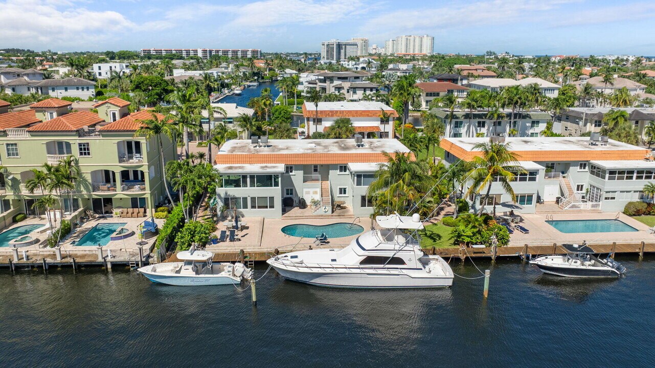 1024 Bel Air Dr in Highland Beach, FL - Building Photo