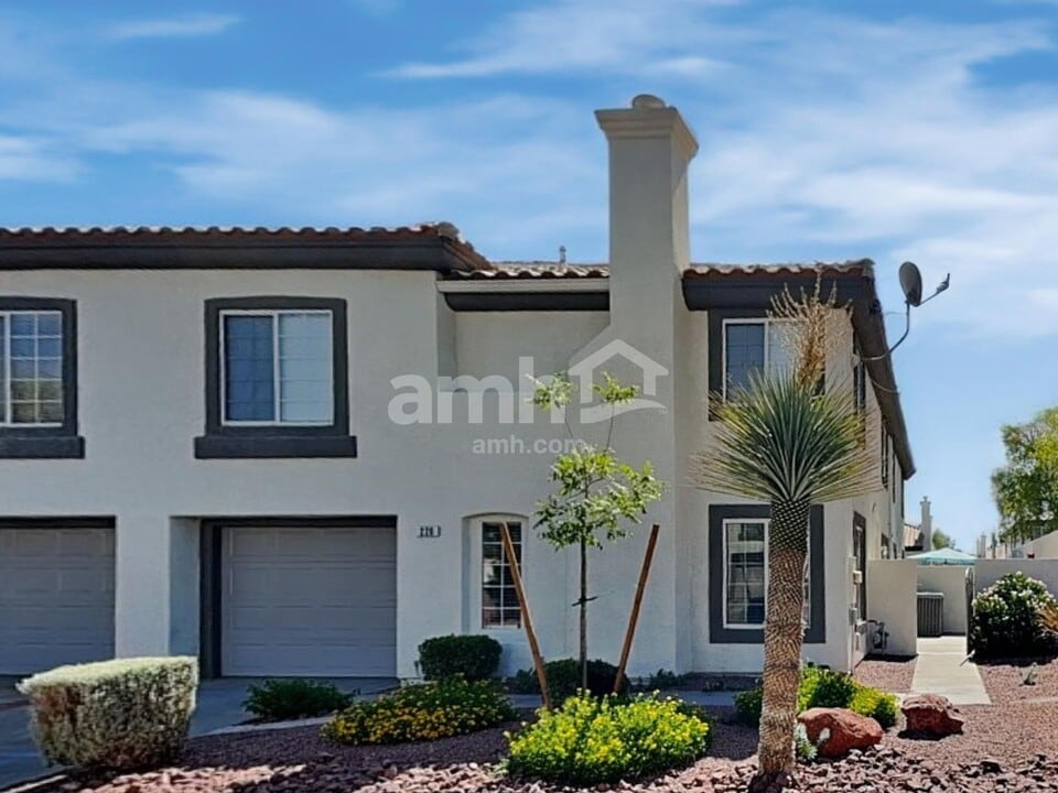 220 Winnsboro St in Henderson, NV - Building Photo