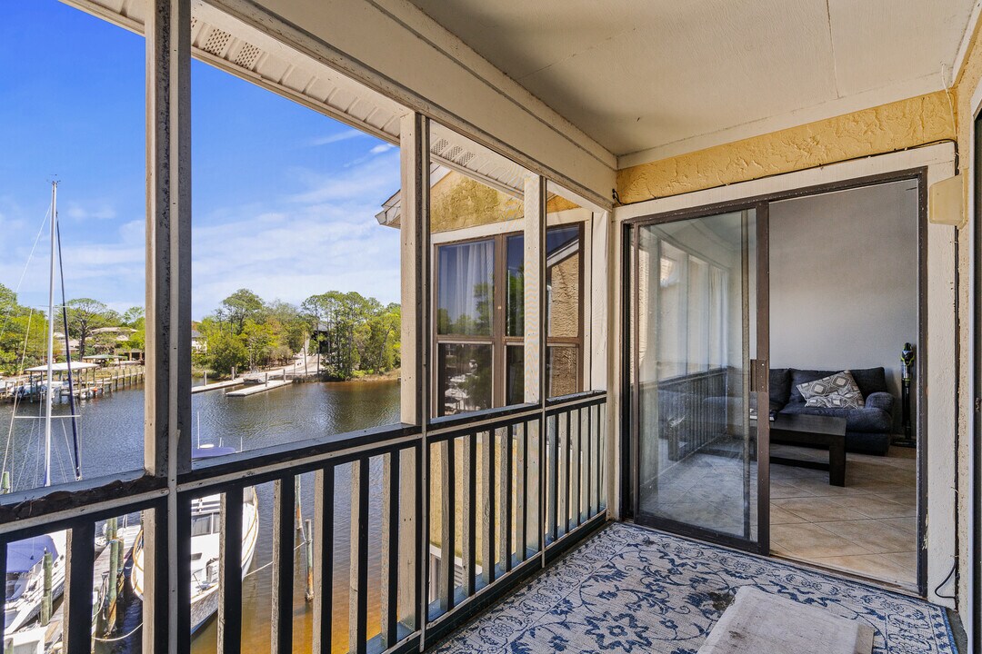 300 Yacht Club Dr in Niceville, FL - Building Photo