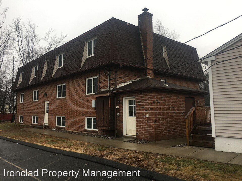 269 W Washington St in Bristol, CT - Building Photo