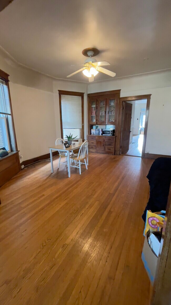 3730 N Magnolia Ave, Unit 2 in Chicago, IL - Foto de edificio - Building Photo