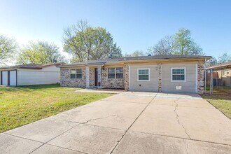 2101 Bettibart St in Fort Worth, TX - Building Photo - Building Photo
