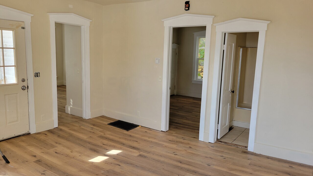 613 Mulberry Ave, Unit 1 in Muscatine, IA - Foto de edificio
