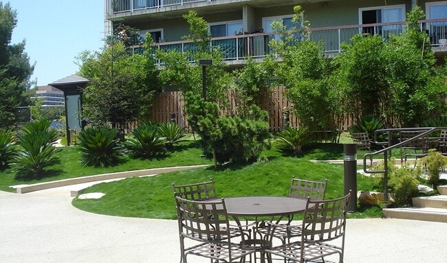 450 S Grand View St in Los Angeles, CA - Building Photo - Building Photo