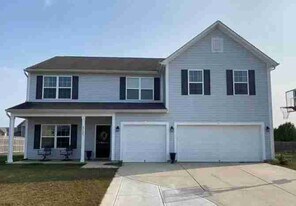 8125 Lomas Pass in Avon, IN - Building Photo