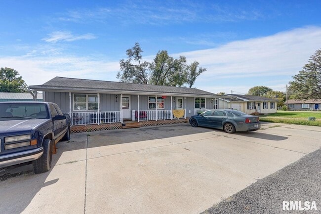 103 E 2nd St in Glasford, IL - Building Photo - Building Photo