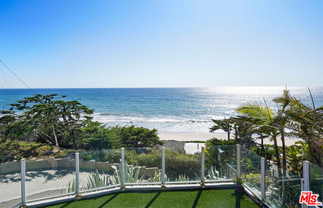 11834 Pacific Coast Hwy in Malibu, CA - Building Photo - Building Photo