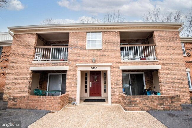 5806 Cove Landing Rd in Burke, VA - Building Photo - Building Photo