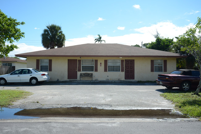 1934-1952 Palm Acres Dr in West Palm Beach, FL - Building Photo - Building Photo