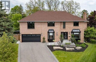 151 Calvin Chambers Rd in Vaughan, ON - Building Photo