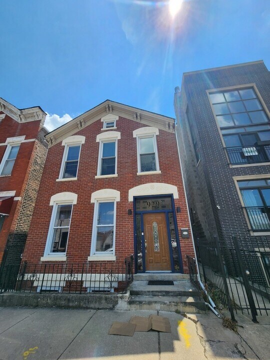 929 W 18th Pl in Chicago, IL - Building Photo