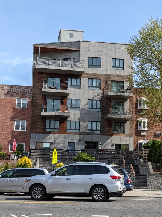 8630 Grand Ave in Elmhurst, NY - Building Photo